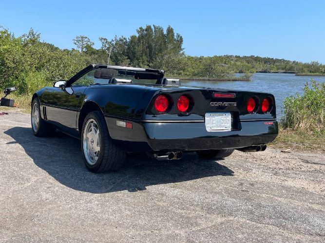 Chevrolet-Corvette-1989-22