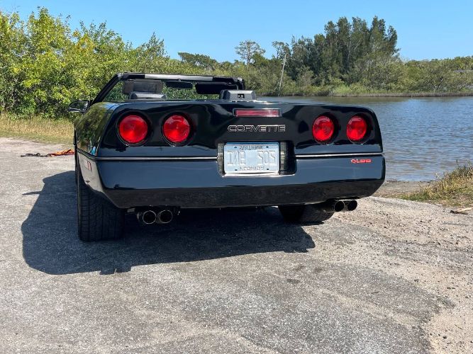 Chevrolet-Corvette-1989-23