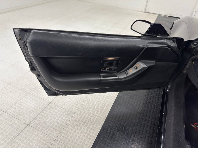 Chevrolet-Corvette-1990-Black-Black-24