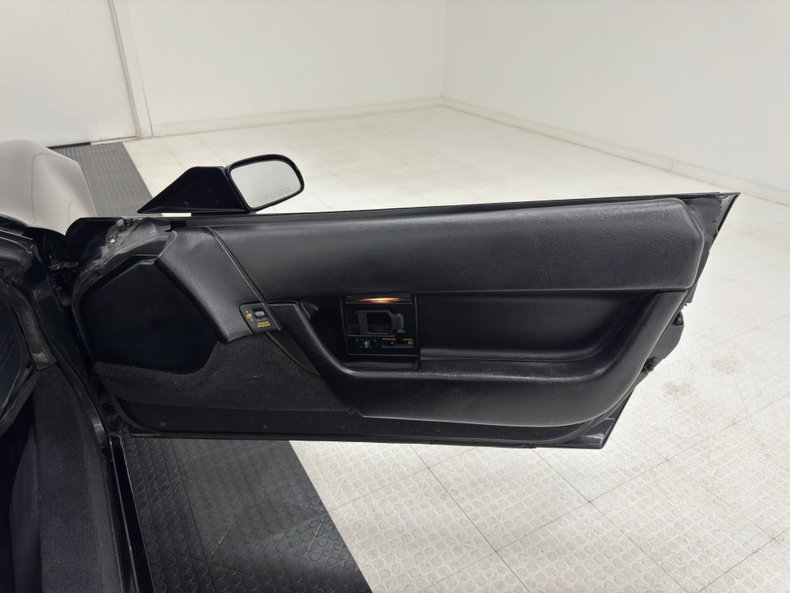 Chevrolet-Corvette-1990-Black-Black-26