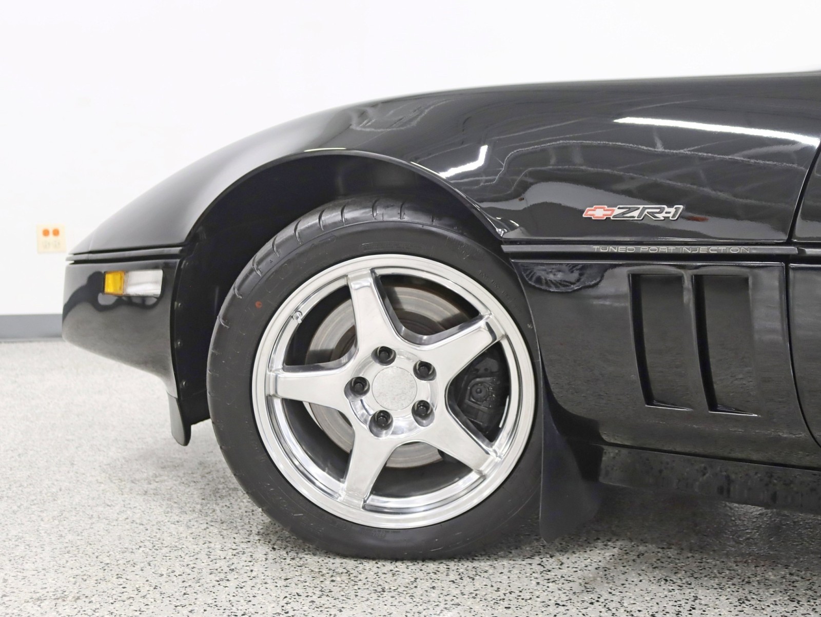 Chevrolet-Corvette-1990-Coupe-15
