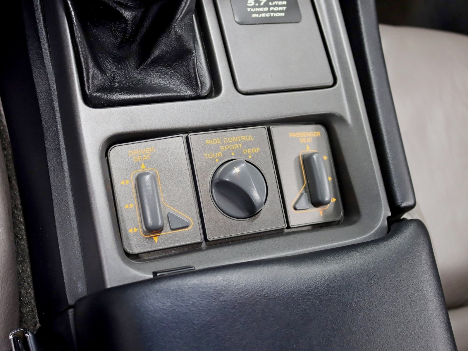 Chevrolet-Corvette-1990-Coupe-23