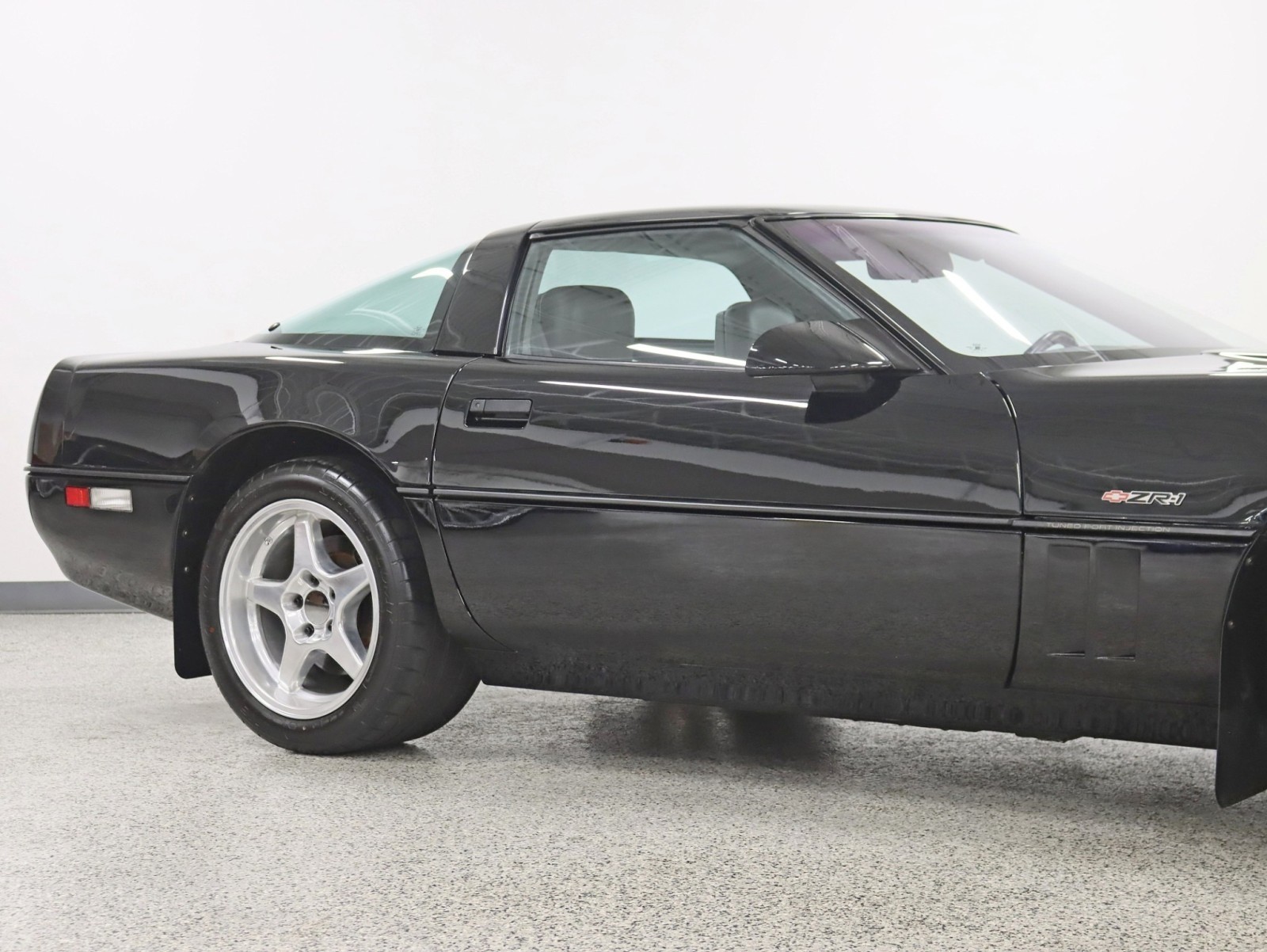 Chevrolet-Corvette-1990-Coupe-4