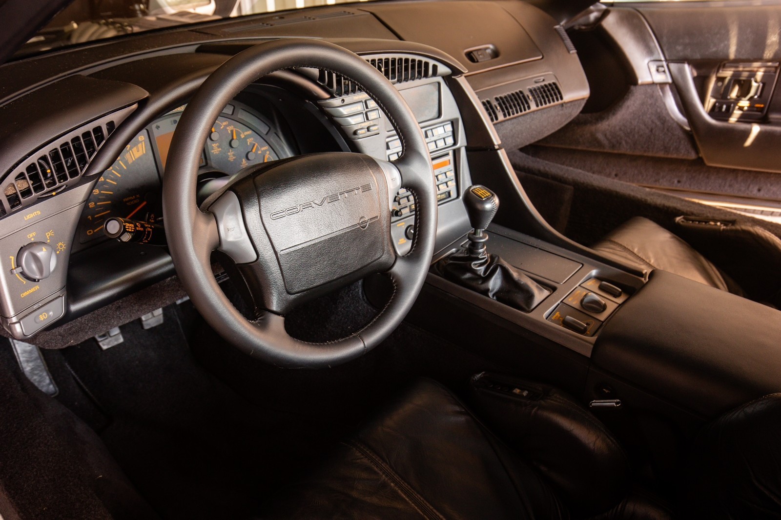 Chevrolet-Corvette-1990-Hatchback-10