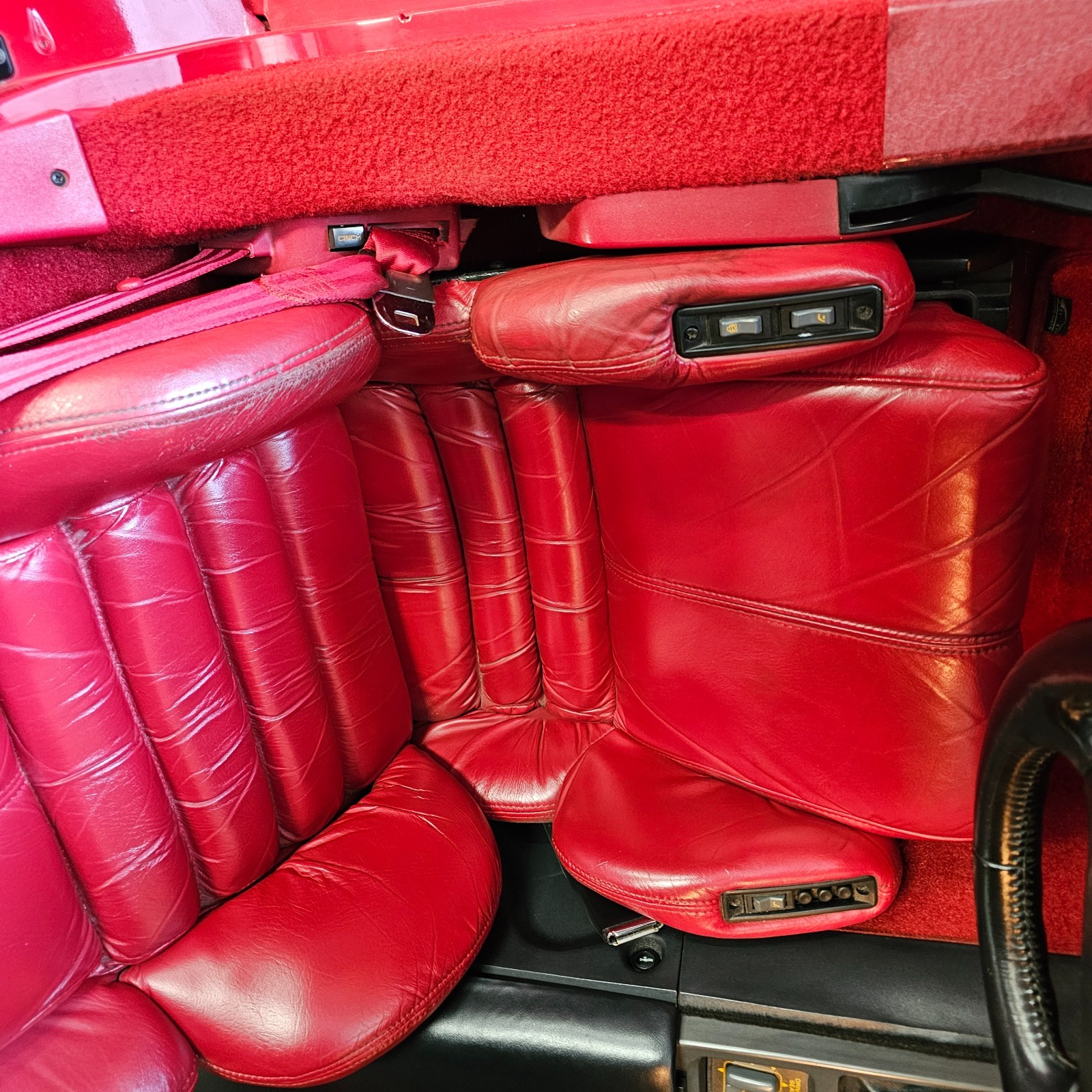 Chevrolet-Corvette-1990-Hatchback-13