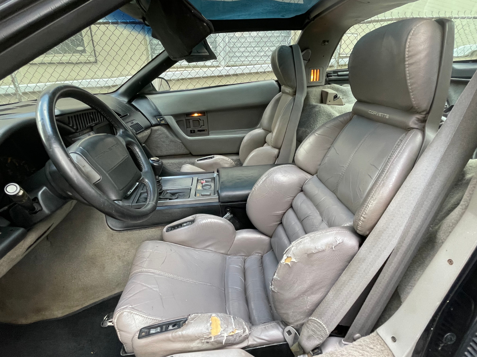 Chevrolet-Corvette-1990-Hatchback-14