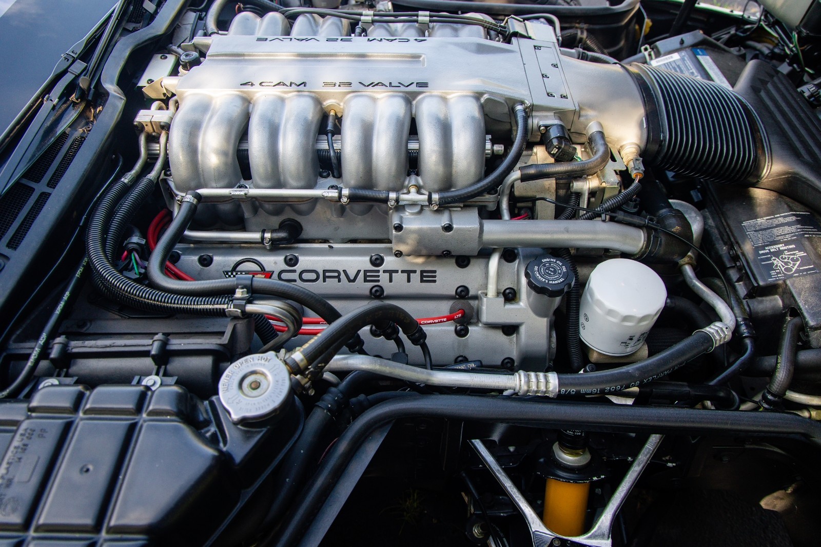 Chevrolet-Corvette-1990-Hatchback-15