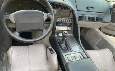 Chevrolet-Corvette-1990-Hatchback-15