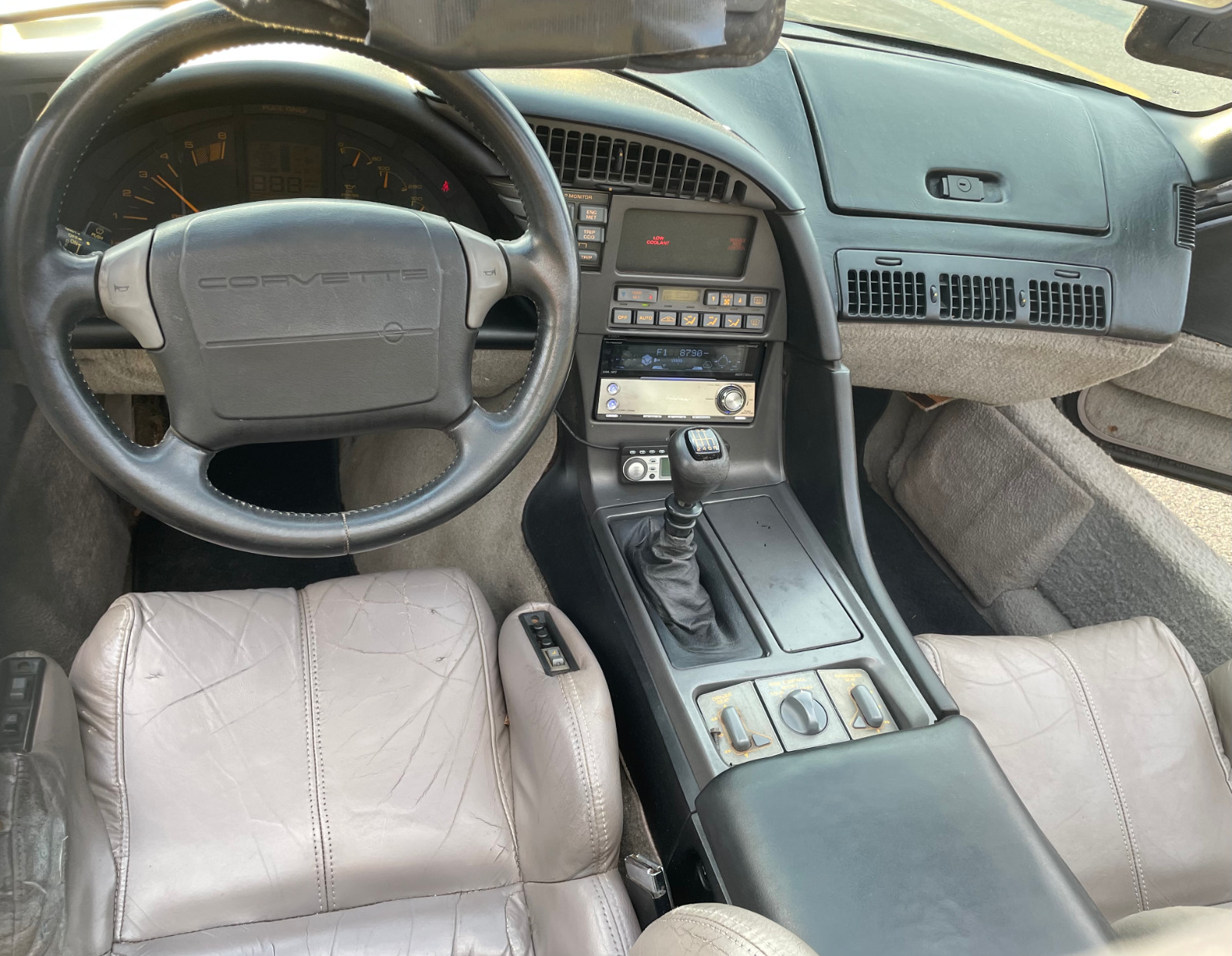 Chevrolet-Corvette-1990-Hatchback-15