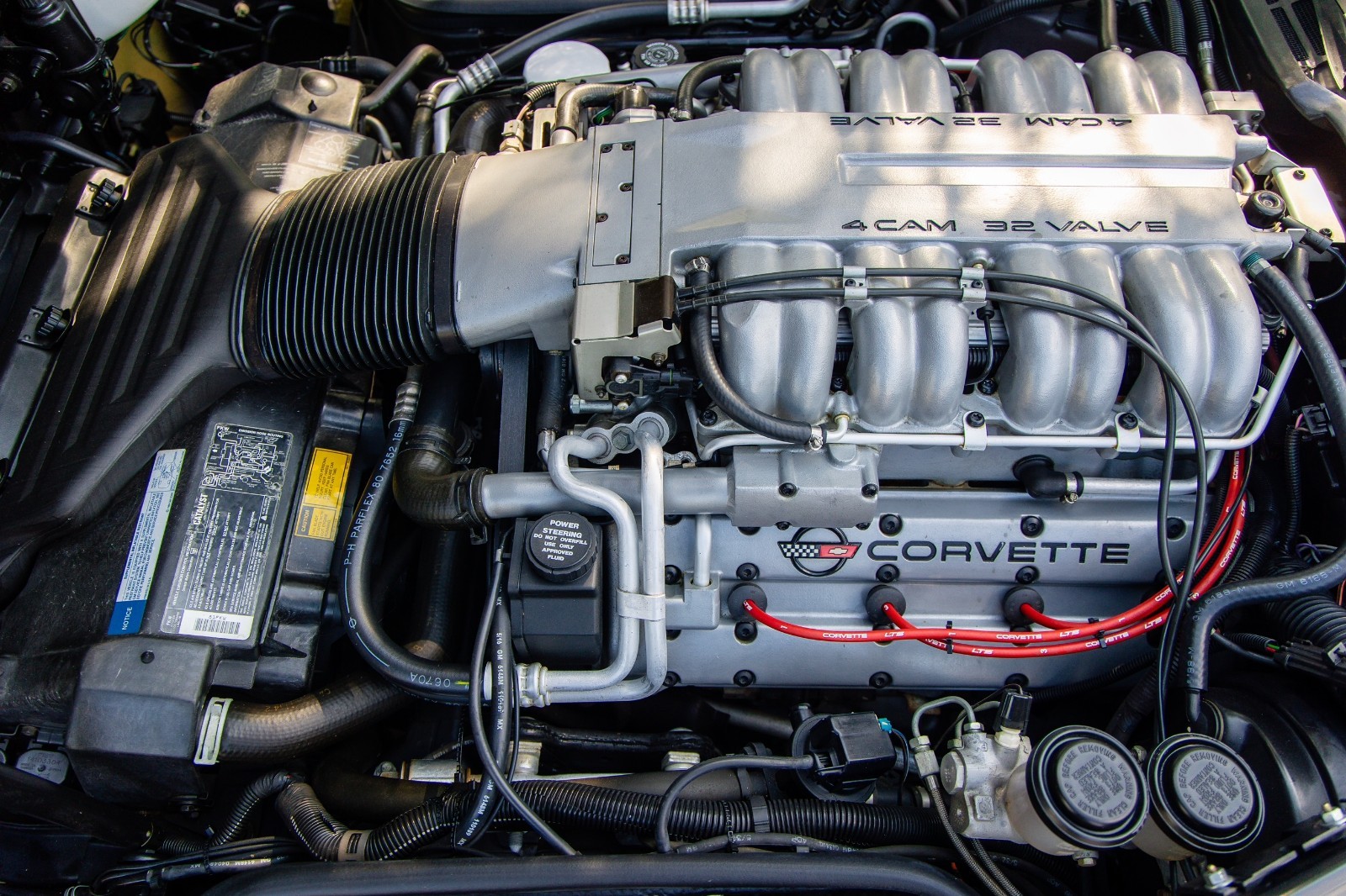 Chevrolet-Corvette-1990-Hatchback-16