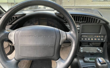 Chevrolet-Corvette-1990-Hatchback-16