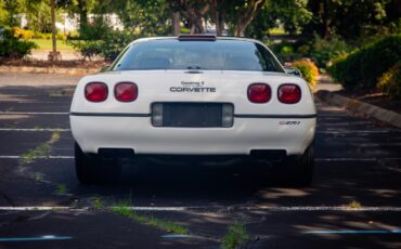 Chevrolet-Corvette-1990-Hatchback-2