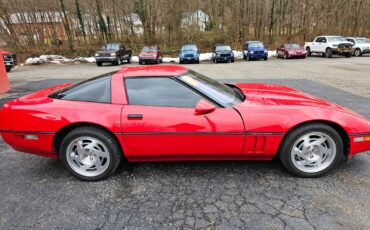 Chevrolet-Corvette-1990-Hatchback-3