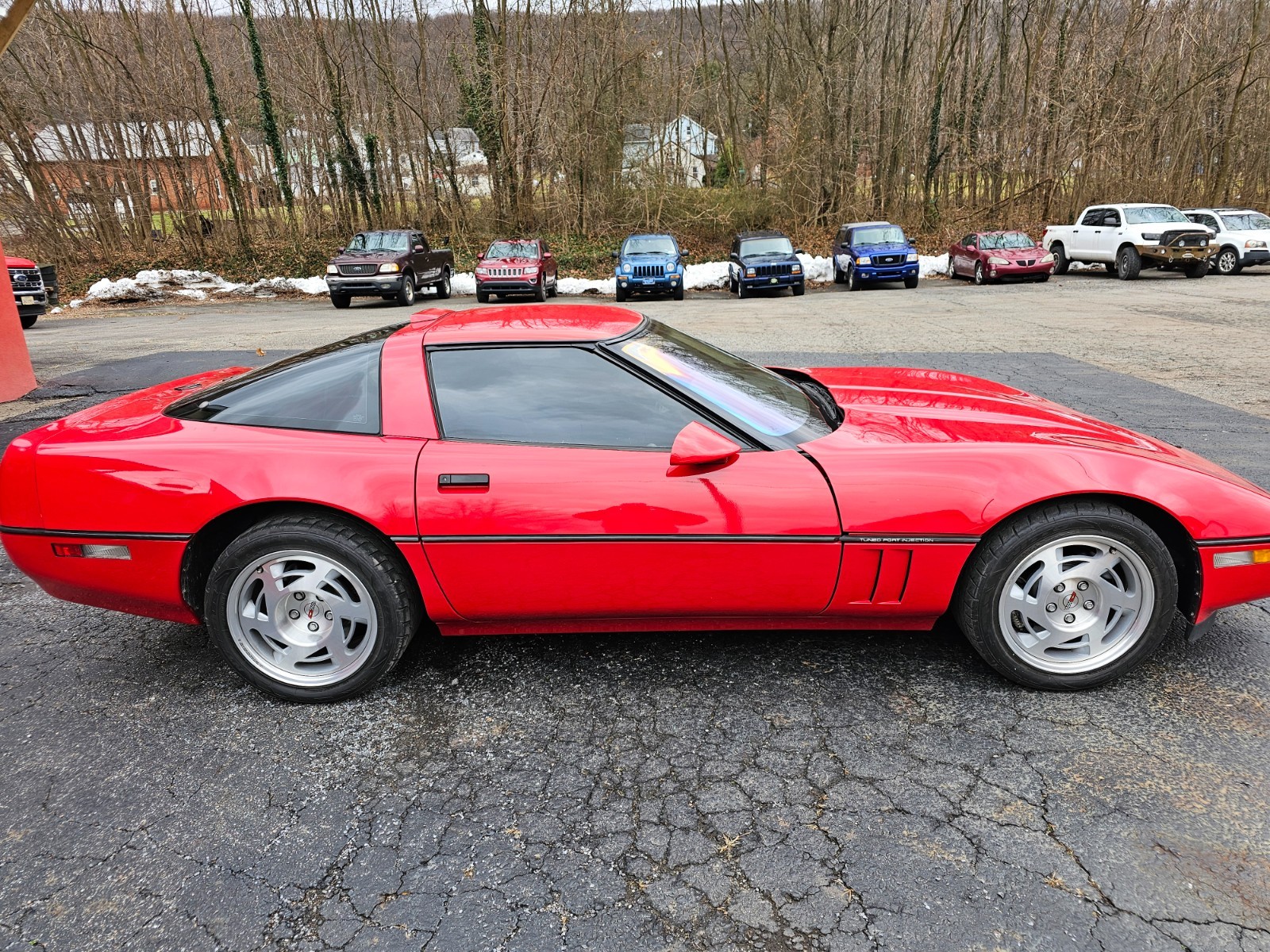 Chevrolet-Corvette-1990-Hatchback-3