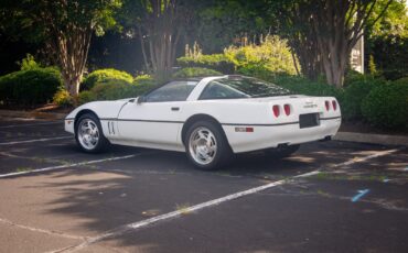 Chevrolet-Corvette-1990-Hatchback-3