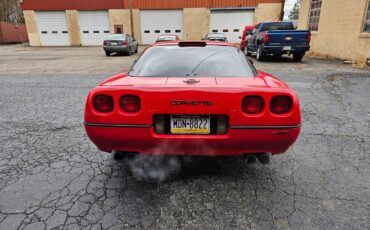 Chevrolet-Corvette-1990-Hatchback-4