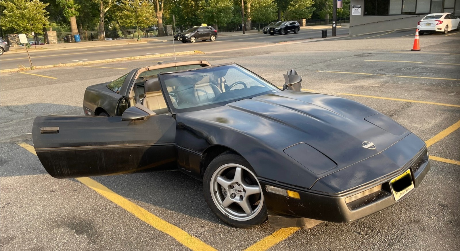 Chevrolet-Corvette-1990-Hatchback-7