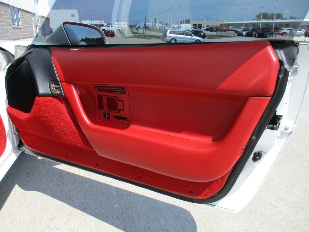 Chevrolet-Corvette-1991-19