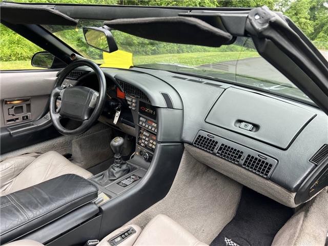 Chevrolet-Corvette-1991-28