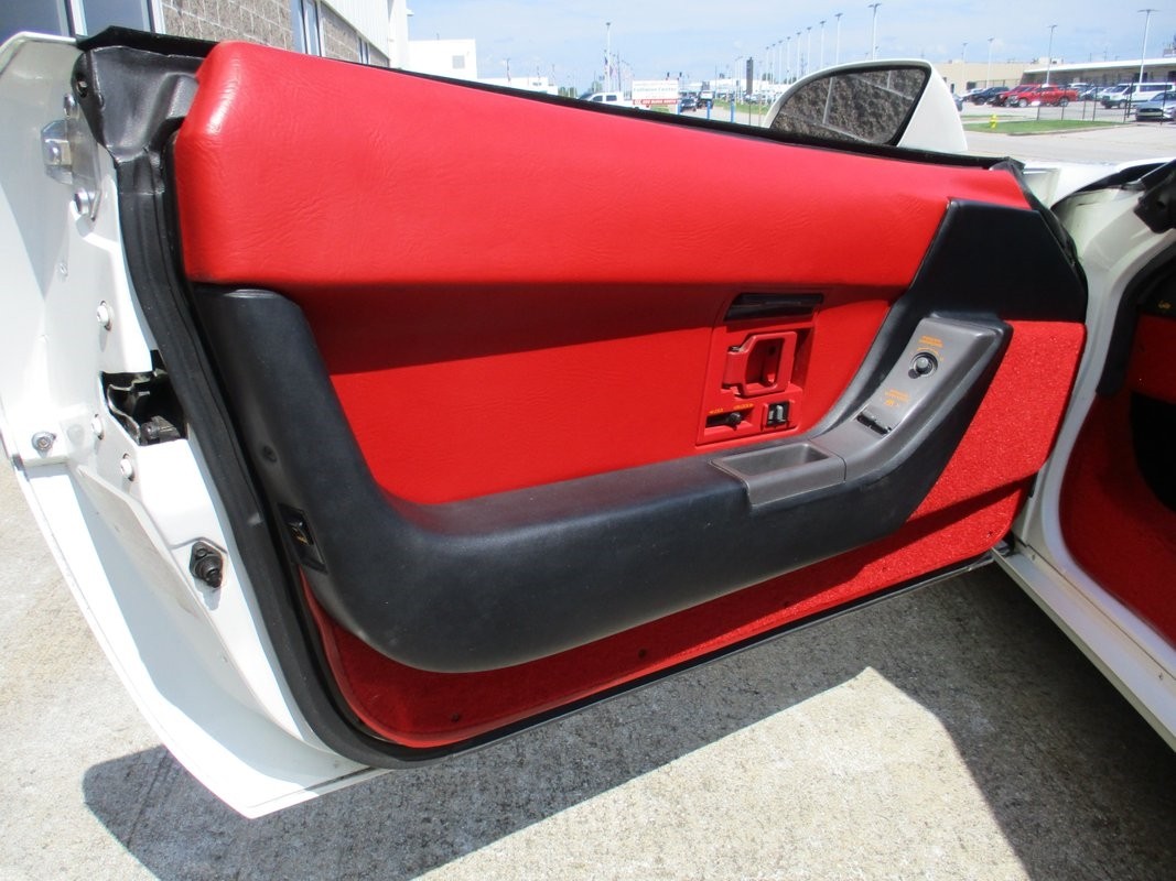 Chevrolet-Corvette-1991-29