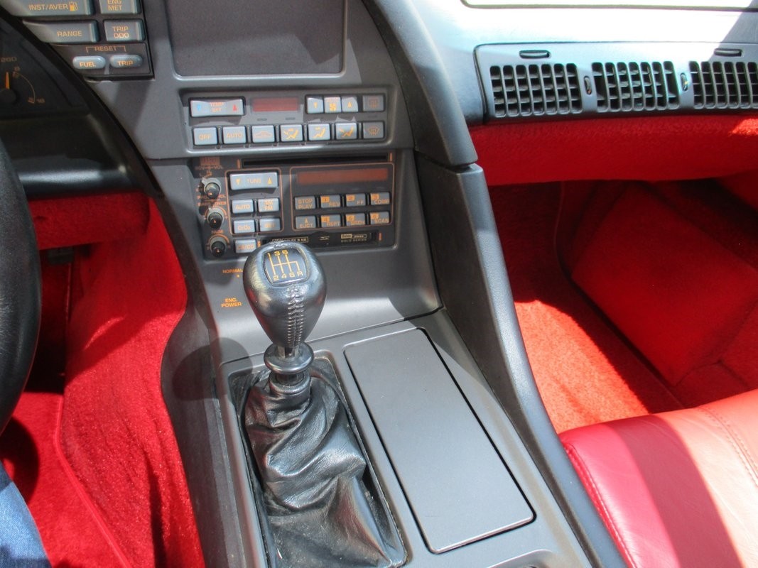 Chevrolet-Corvette-1991-36