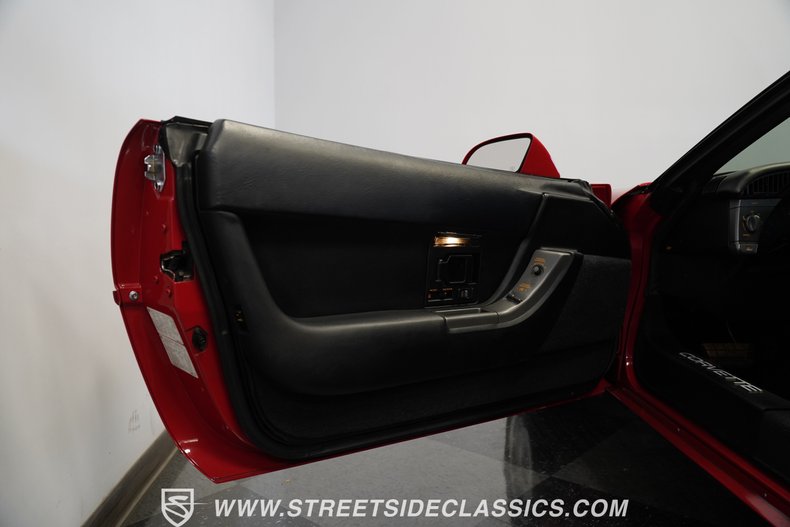 Chevrolet-Corvette-1991-Bright-red-Black-39