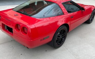 Chevrolet-Corvette-1991-Hatchback-2