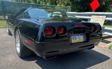 Chevrolet-Corvette-1994-Coupe-2