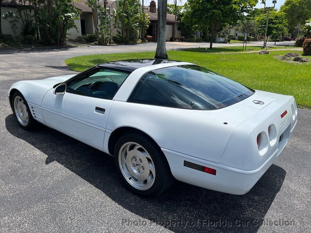 Chevrolet-Corvette-1994-Hatchback-2