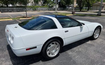 Chevrolet-Corvette-1994-Hatchback-3