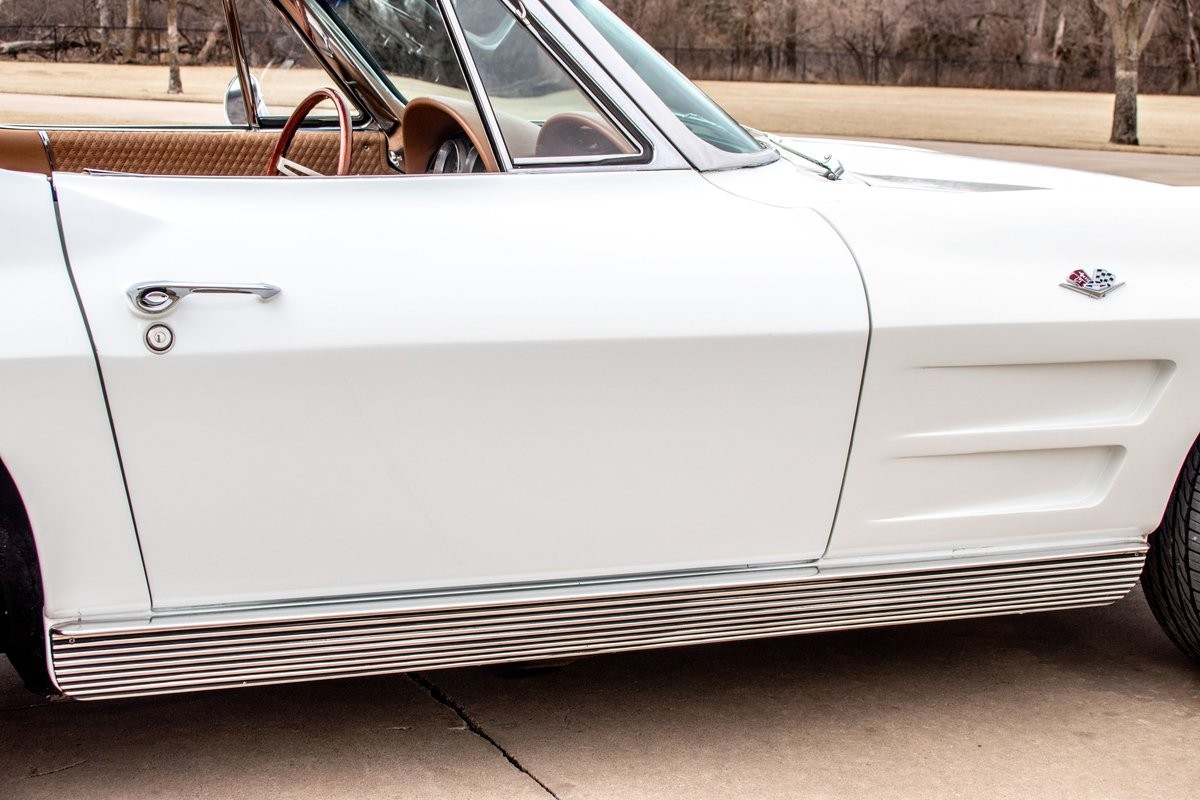 Chevrolet-Corvette-Convertible-4-spd-1963-11