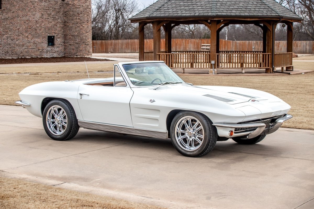 Chevrolet-Corvette-Convertible-4-spd-1963-14