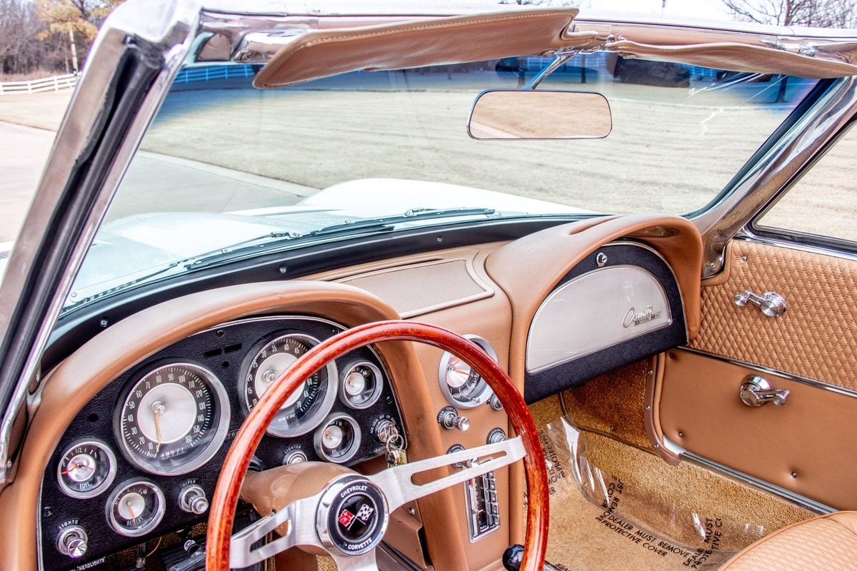 Chevrolet-Corvette-Convertible-4-spd-1963-17