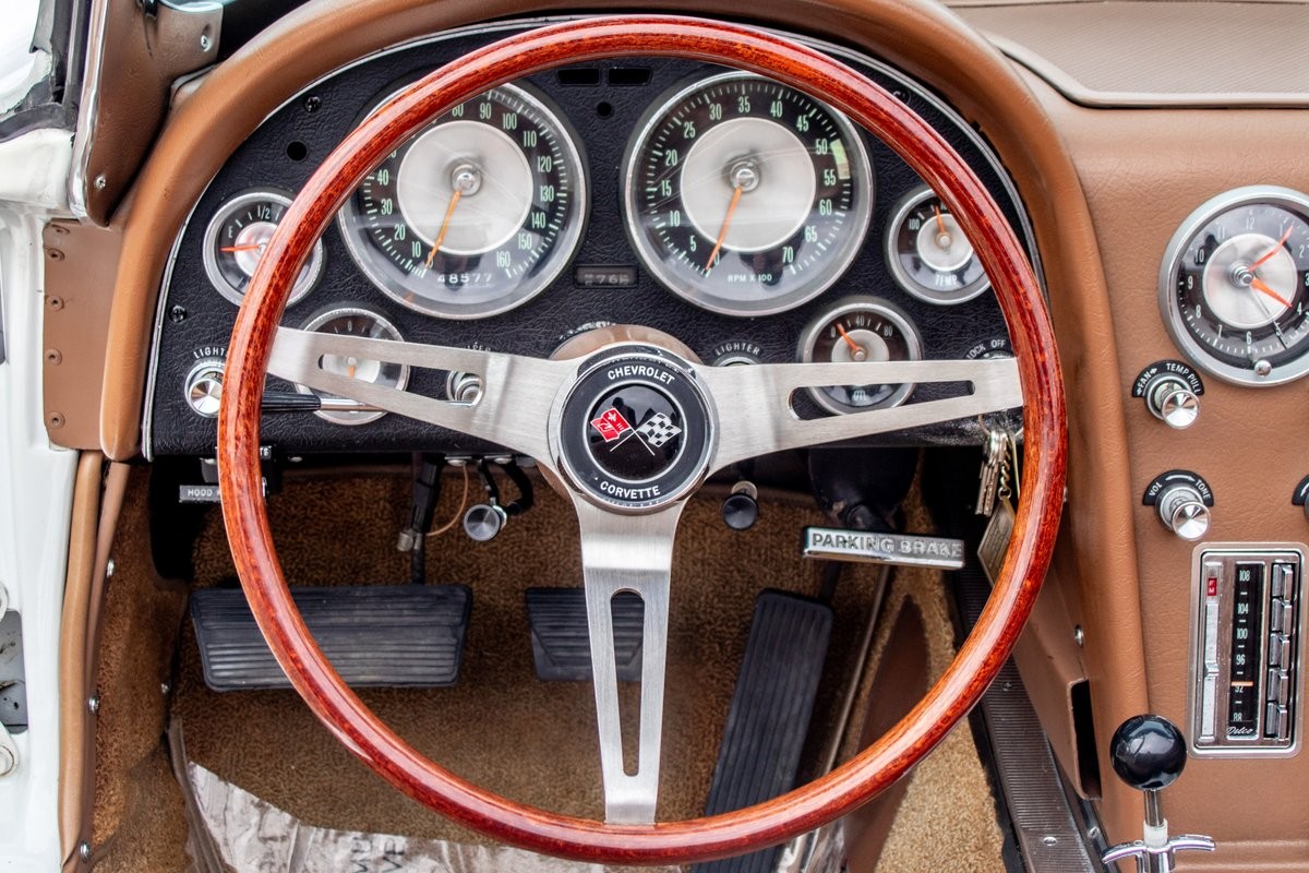 Chevrolet-Corvette-Convertible-4-spd-1963-20