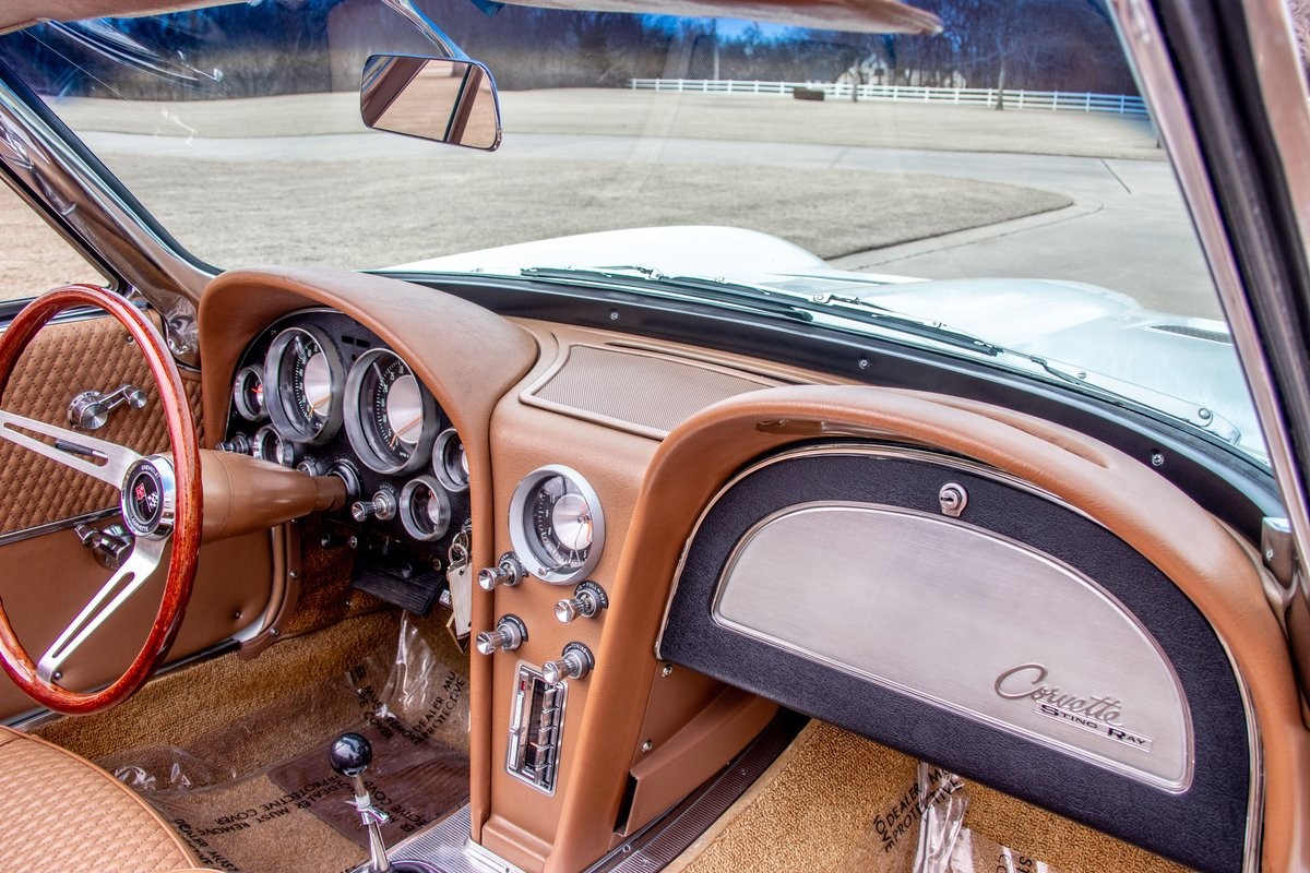 Chevrolet-Corvette-Convertible-4-spd-1963-28