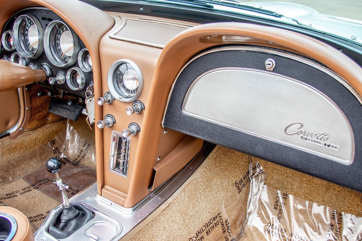 Chevrolet-Corvette-Convertible-4-spd-1963-30