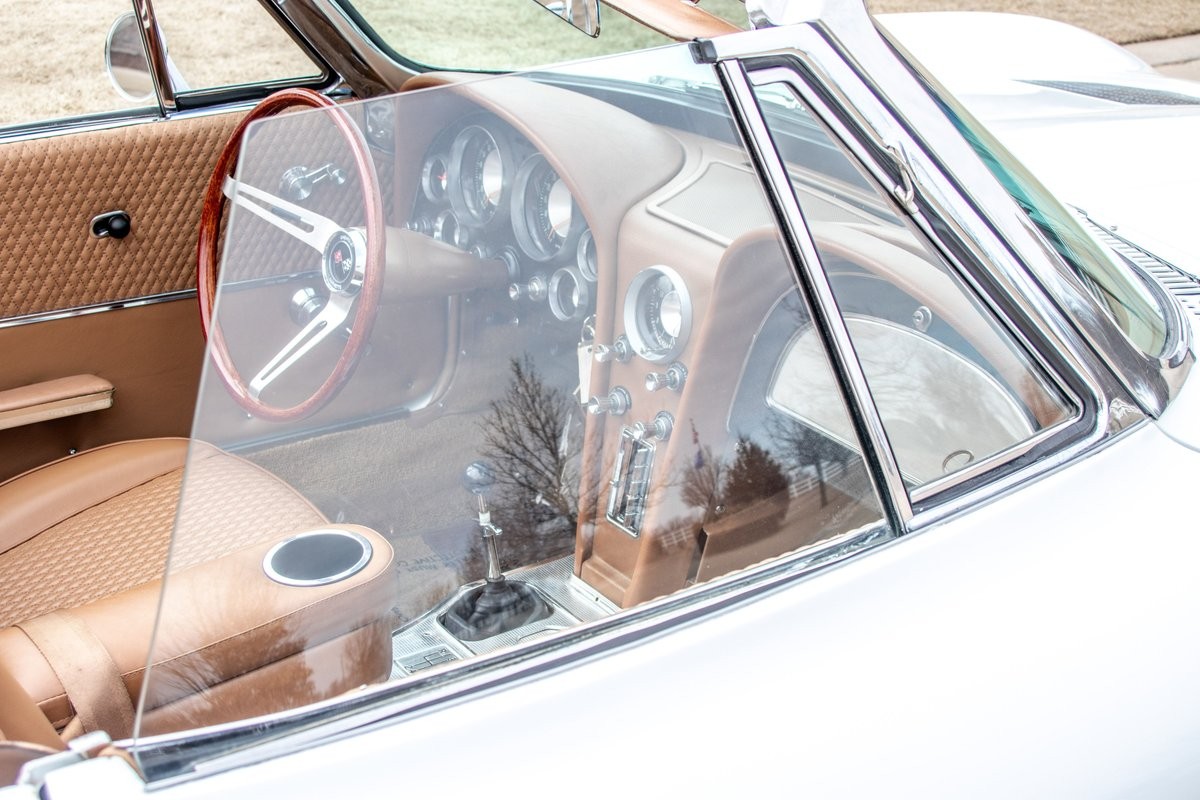 Chevrolet-Corvette-Convertible-4-spd-1963-34