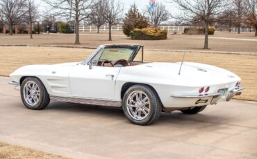 Chevrolet-Corvette-Convertible-4-spd-1963-6