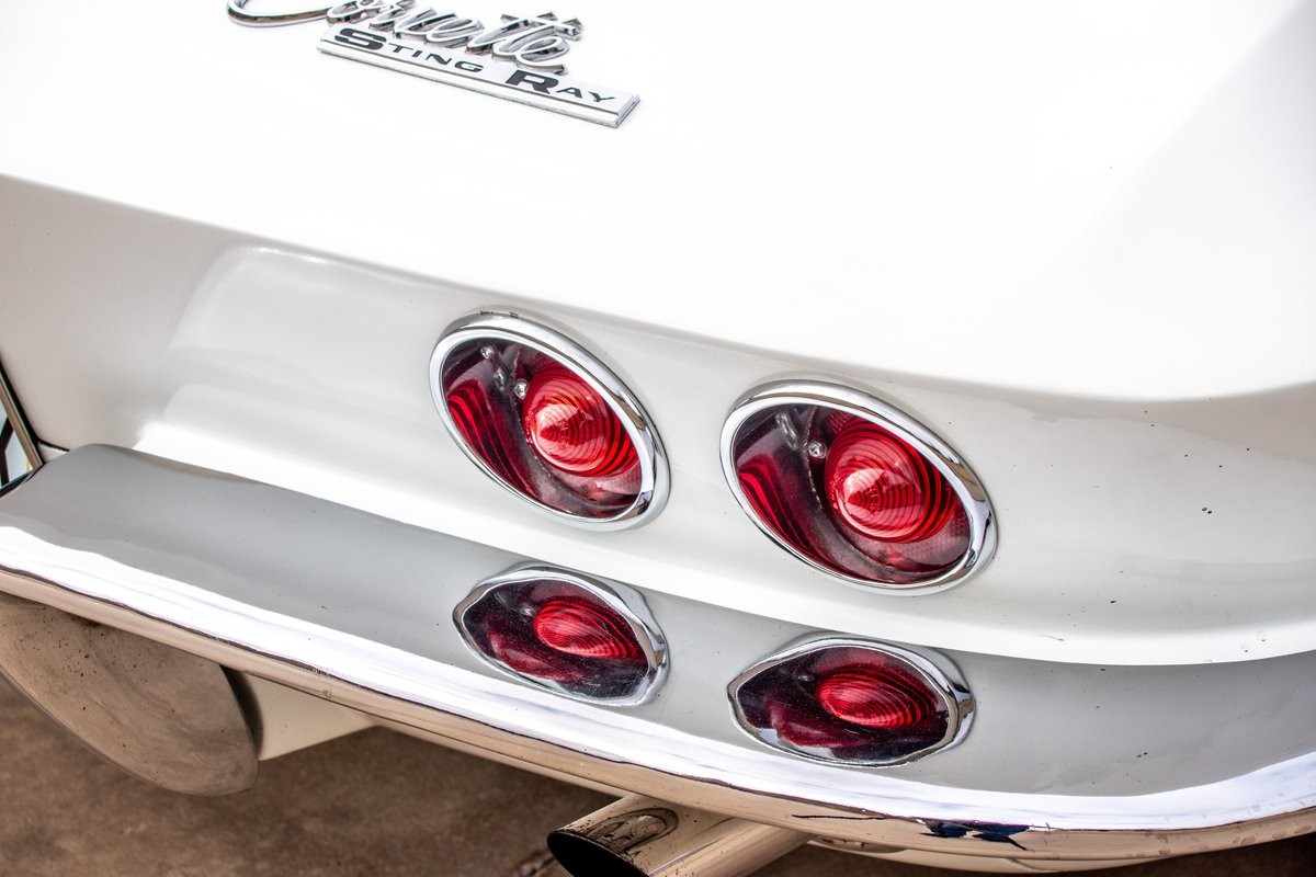 Chevrolet-Corvette-Convertible-4-spd-1963-9