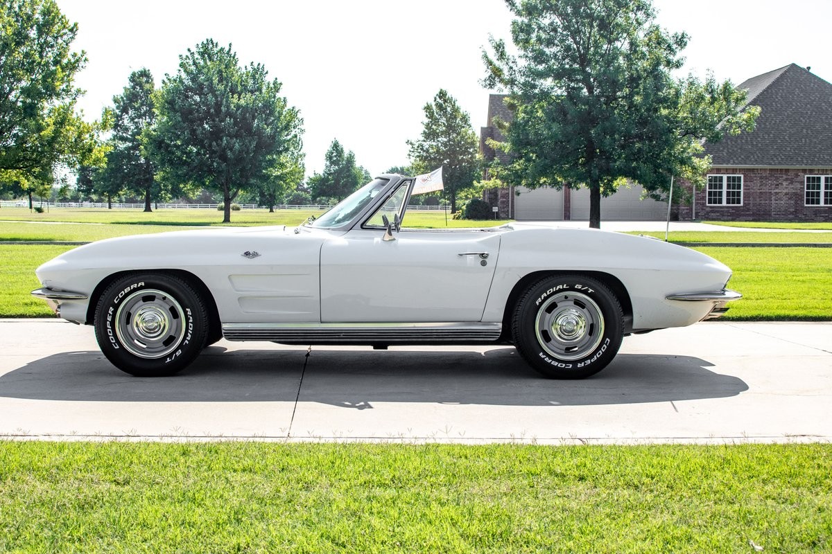 Chevrolet-Corvette-Convertible-4-spd-1964-Convertible-18