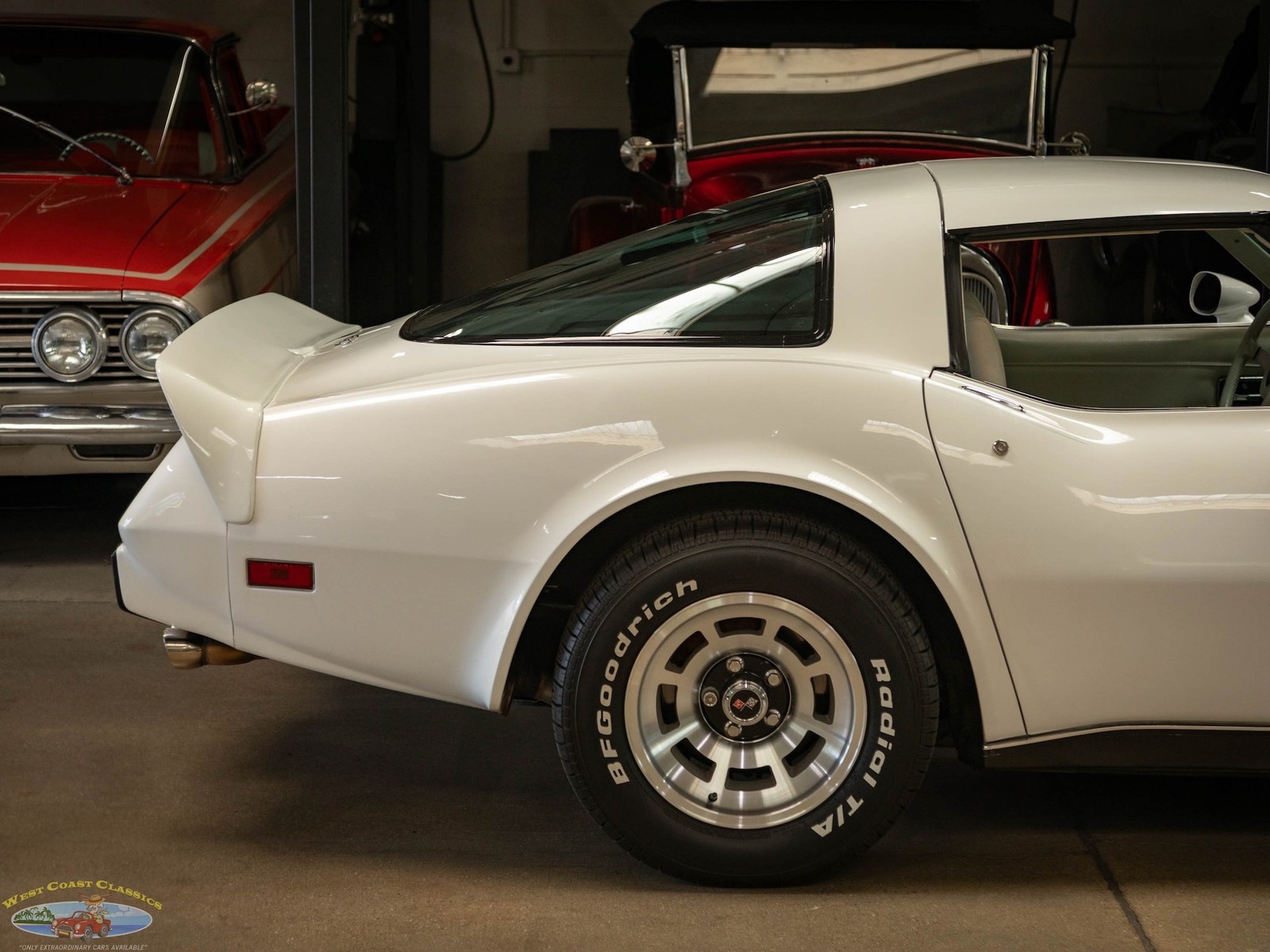 Chevrolet-Corvette-L82-350325HP-V8-4-spd-manual-1979-2-Door-Coupe-1