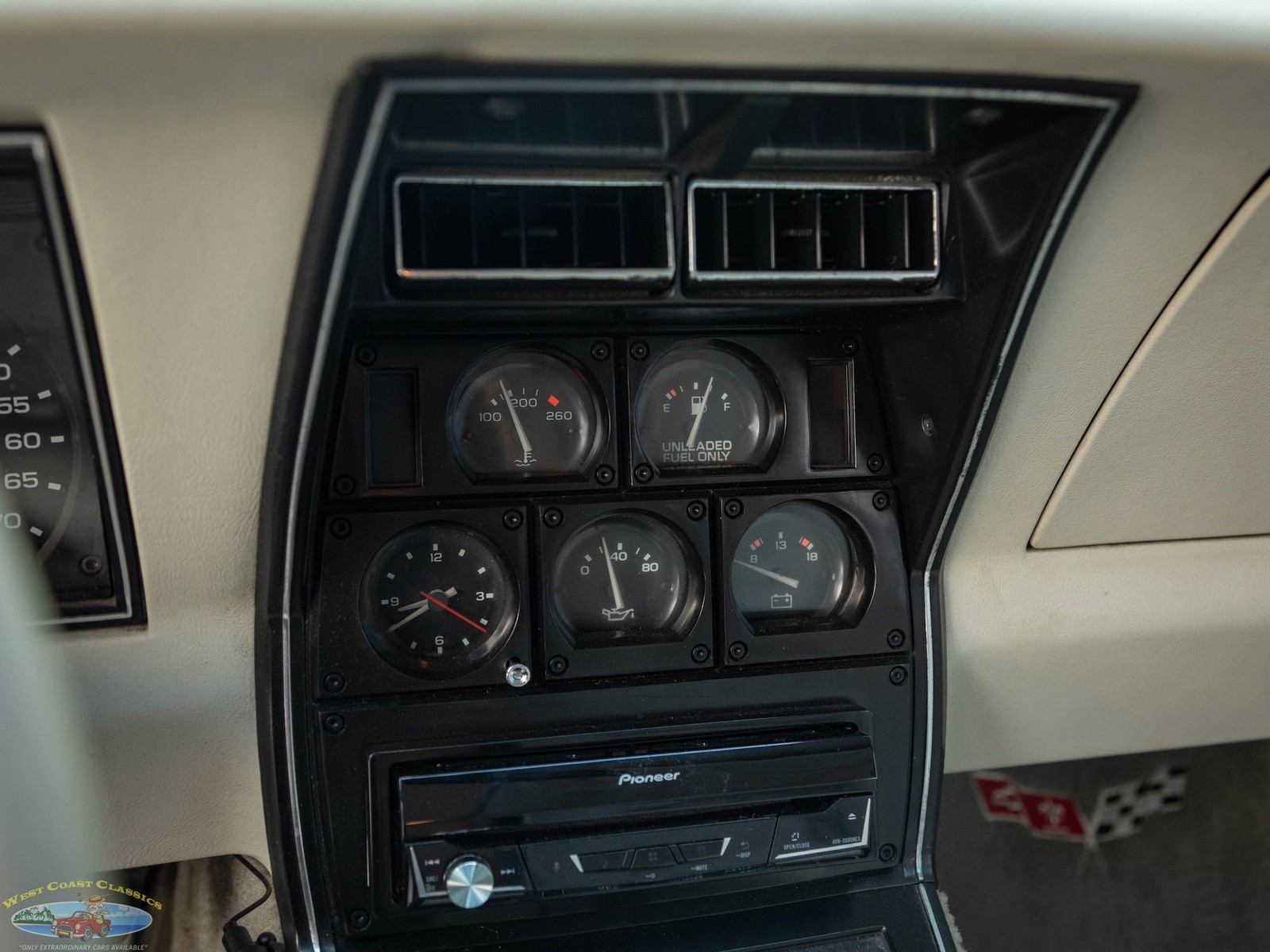 Chevrolet-Corvette-L82-350325HP-V8-4-spd-manual-1979-2-Door-Coupe-38