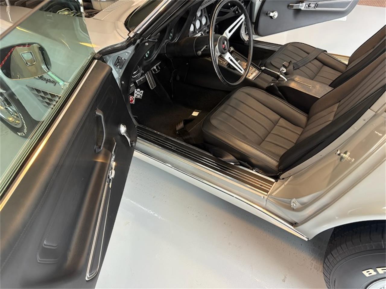 Chevrolet-Corvette-c3-collectors-edition-1970-cortez-silver-black-4