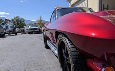 Chevrolet-Corvette-stingray-1965-CANDY-APPLE-RED-BLACK-AND-RED-10
