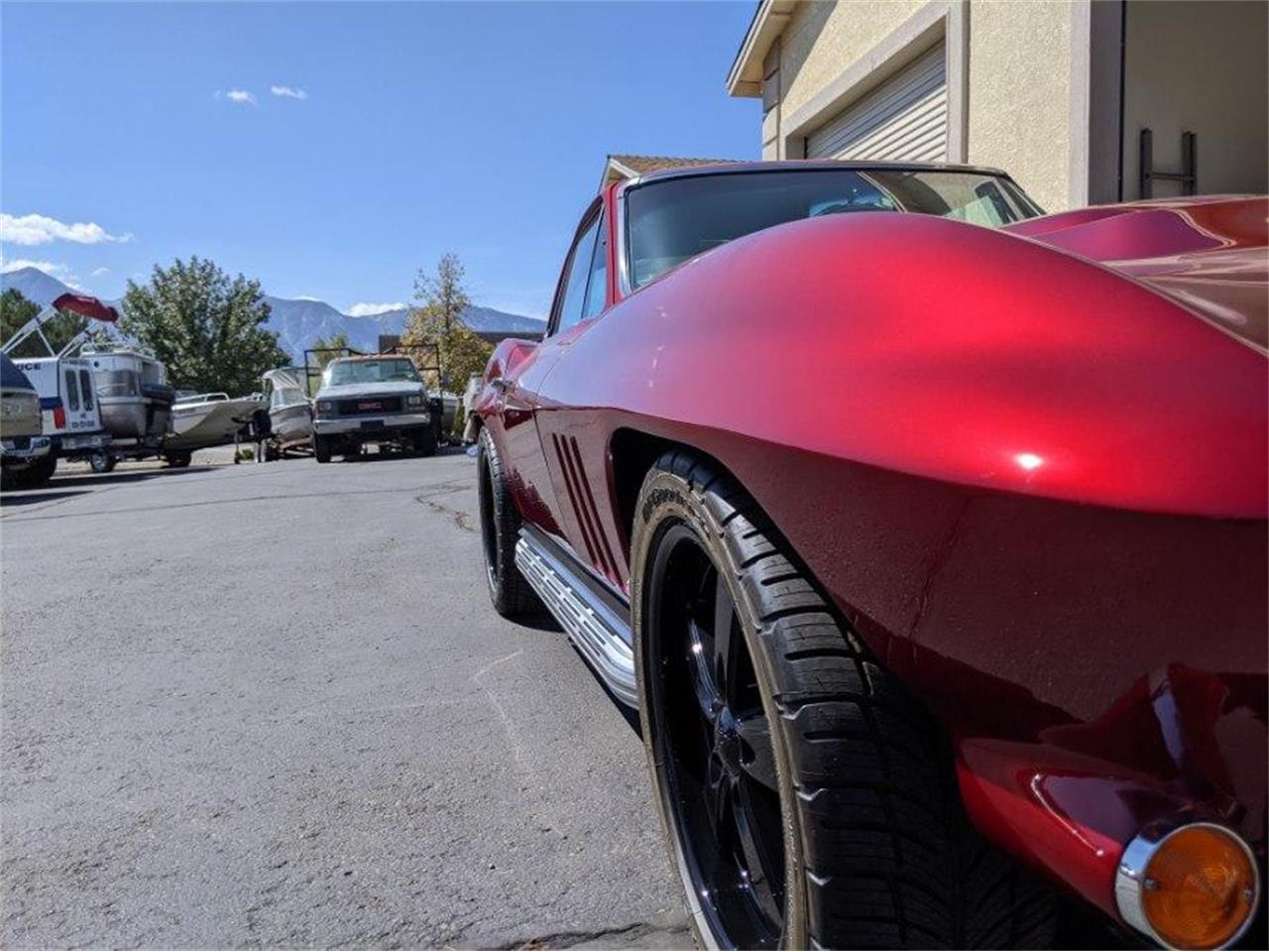 Chevrolet-Corvette-stingray-1965-CANDY-APPLE-RED-BLACK-AND-RED-18
