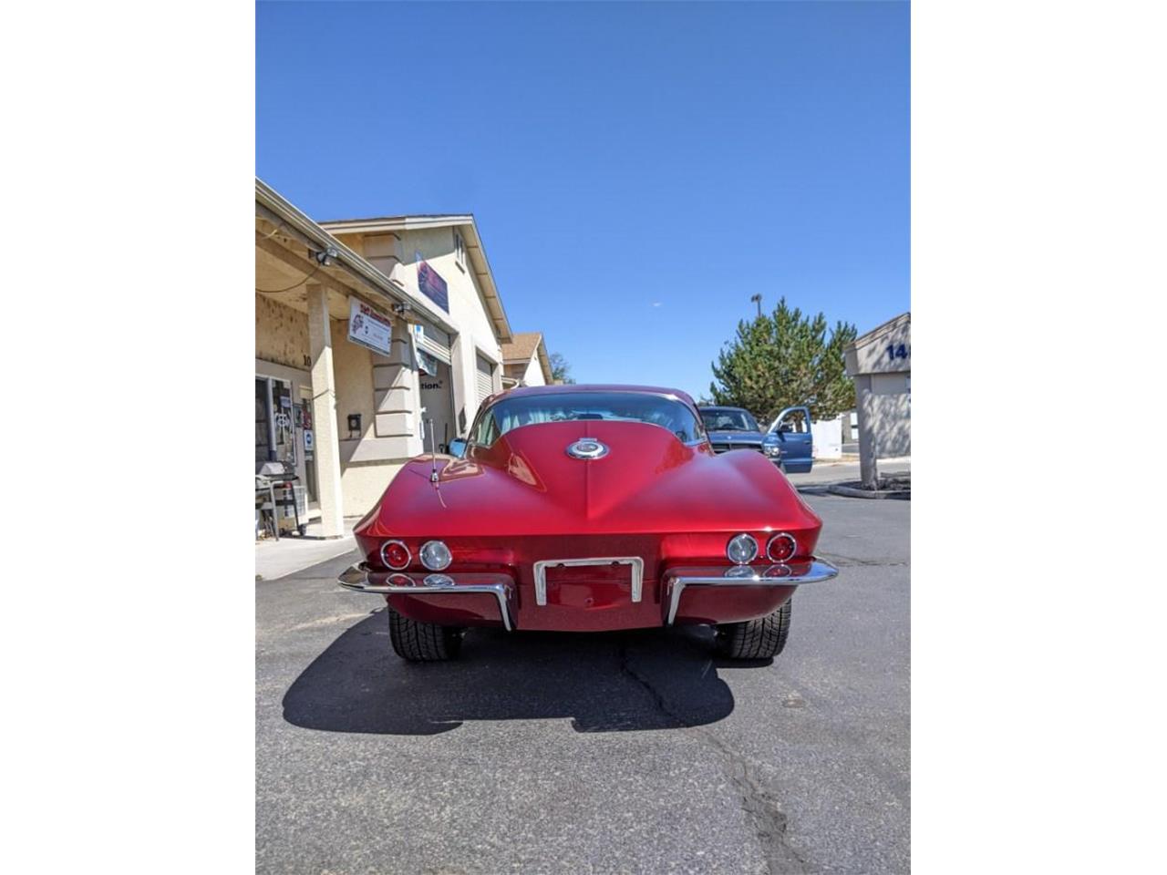 Chevrolet-Corvette-stingray-1965-CANDY-APPLE-RED-BLACK-AND-RED-2