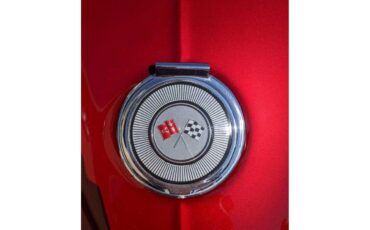 Chevrolet-Corvette-stingray-1965-CANDY-APPLE-RED-BLACK-AND-RED-21