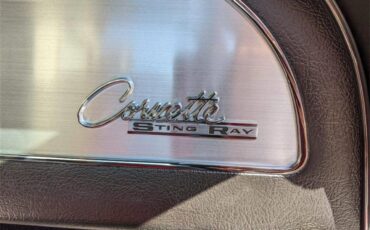 Chevrolet-Corvette-stingray-1965-CANDY-APPLE-RED-BLACK-AND-RED-23