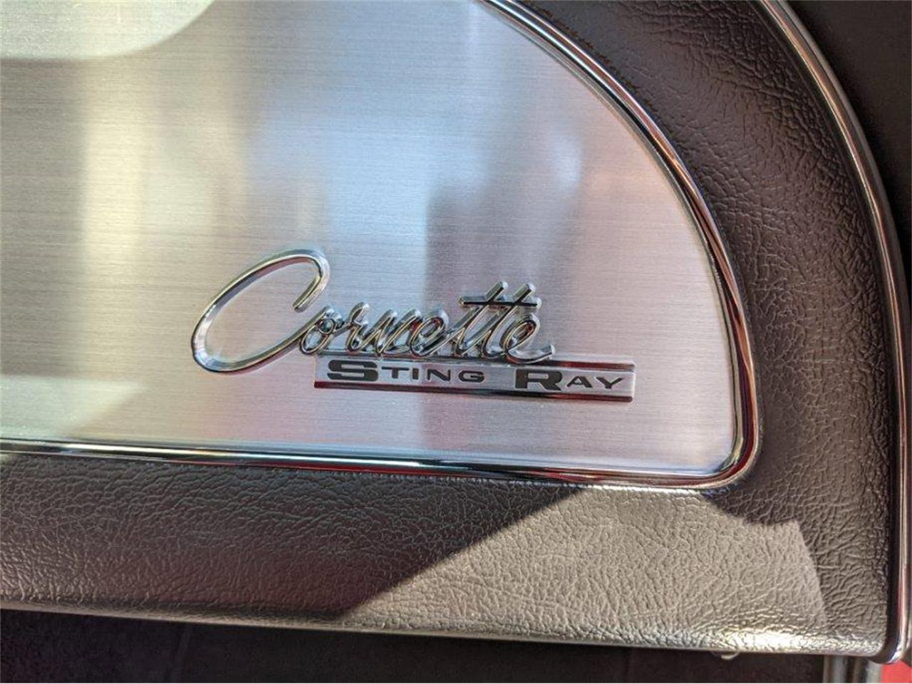 Chevrolet-Corvette-stingray-1965-CANDY-APPLE-RED-BLACK-AND-RED-23