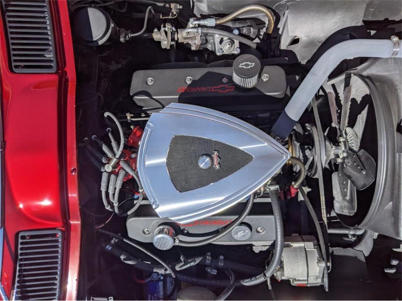 Chevrolet-Corvette-stingray-1965-CANDY-APPLE-RED-BLACK-AND-RED-26